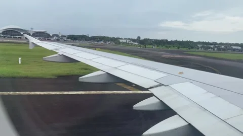Wing flaps close. The airplane braking mechanism by closing the flaps on the Stock Footage 328080633