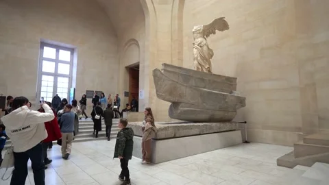 Winged Victory of Samothrace Display Inside The Louvre Museum In Paris, Video stock 236442665