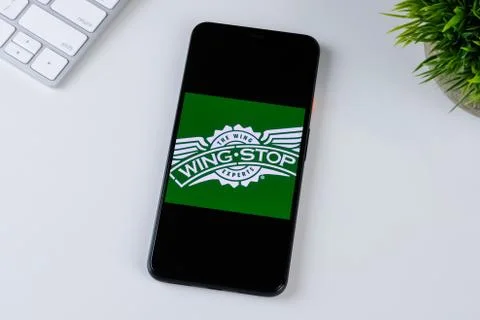 Wingstop app logo on a smartphone screen Stock Photos