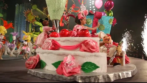 Winner of the Junior Queen competition during the Gran Gala of the Carnival Видео 10791384