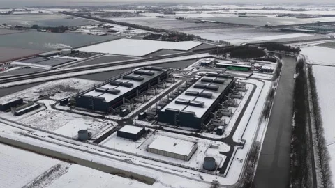 Winter Aerial View of Hyperscale Datacenter in Middenmeer Vidéo 329730998