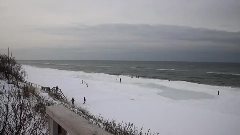 Winter Baltic Sea coast 스톡 동영상 330373310
