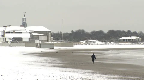 Winter beach walk 動画素材 34528361