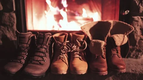 Winter Boots drying in front of a Cozy Burning Fireplace 4K. 스톡 동영상 67848671