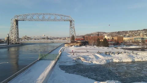 Winter at Canal Park bridge in Duluth, Minnesota during sunrise Vídeos de archivo 170053953