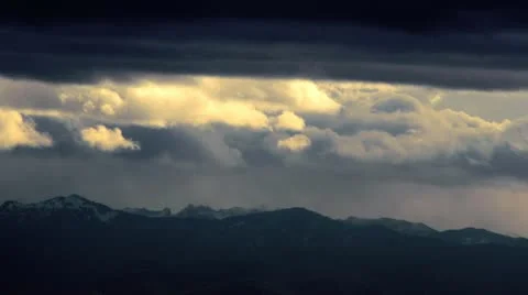 Winter clouds time lapse over the Cascade mountains in winter Stockbeeldmateriaal 12678499