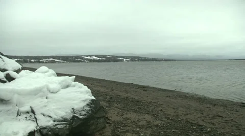 Winter cloudy beach pan Stock Footage 32272911