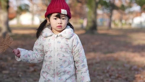 In the winter of December 2024, a 3-year-old Japanese girl spends her time in a Видео 297007691
