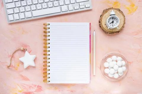 Winter To Do List, clock and keyboard Foto stock