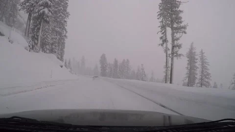 Winter driving 4 Vídeos de archivo 225613216