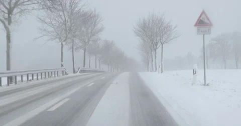 Winter Driving - driving on a mountain road at heavy snowfall - POV shot Vídeos de archivo 85264657