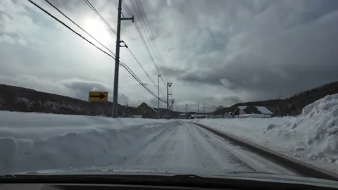 Winter driving icy road with roadside vehicle hazard Sapporo Japan Vidéo 333204895