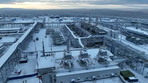 Winter Drone Flight Over Oil &amp; Gas Plant 스톡 동영상 326633151