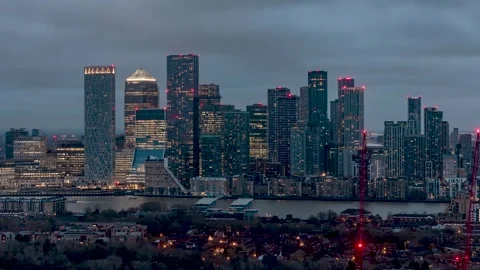 Winter dusk time lapse view of the financial district Canary Wharf in London Video stock 320389688