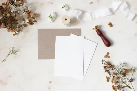 Winter, fall wedding, birthday table composition. Stationery mockup scene 스톡 사진