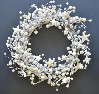 Winter holiday flat lay composition with glitter snowflakes and garland Foto stock