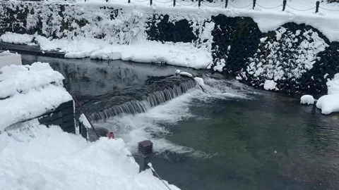 Winter Hot Spring Town Thermal Water Stream Ginzan Japan 스톡 동영상 344964449