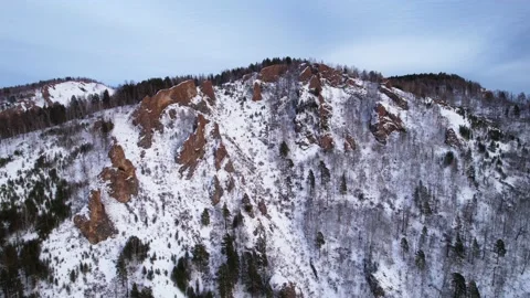 Winter landscape, flight over mountains 库存影片 170066788