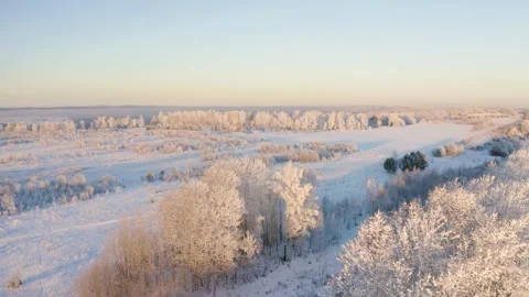  Winter landscape flight over snow-covered trees 库存影片 144464670