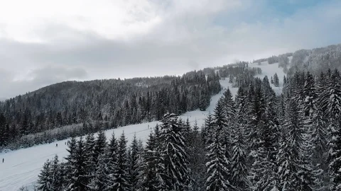 Winter landscape in the mountains, ski resort top view 4k, drone. Vídeo Stock 121128189