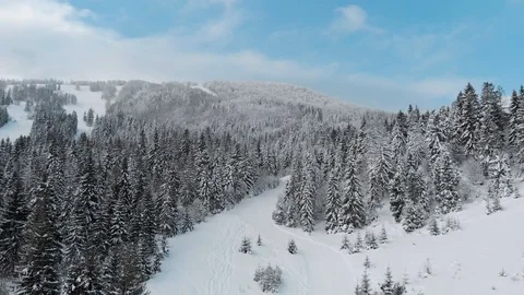 Winter landscape in the mountains, top view 4k, drone. Vídeo Stock 120704835