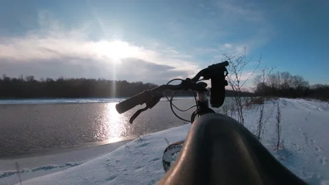 Winter landscape on the river with a bicycle saddle and handlebars,Ukraine. 스톡 동영상 325620244