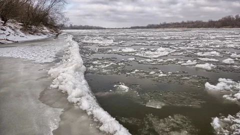 Winter landscape. River covered in ice floes. Stock-Footage 72891535