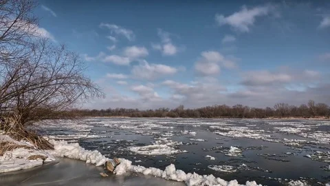 Winter landscape. River covered in ice floes. Stock-Footage 72891617