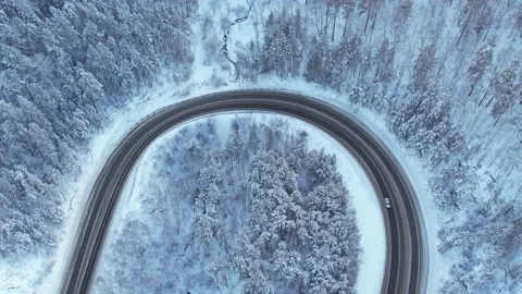 Winter landscape, road with bends  库存影片 170151895