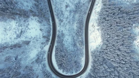 Winter landscape, road with bends  库存影片 170152126