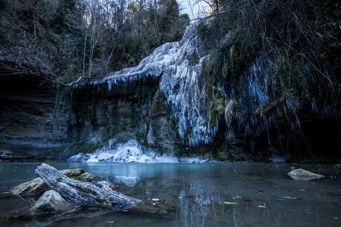 Winter landscape in Salt Del Roure waterfall, La Garrotxa, Spain Stock-Fotos