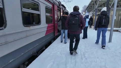 Winter. A man gets on a train Stock-Footage 331424995