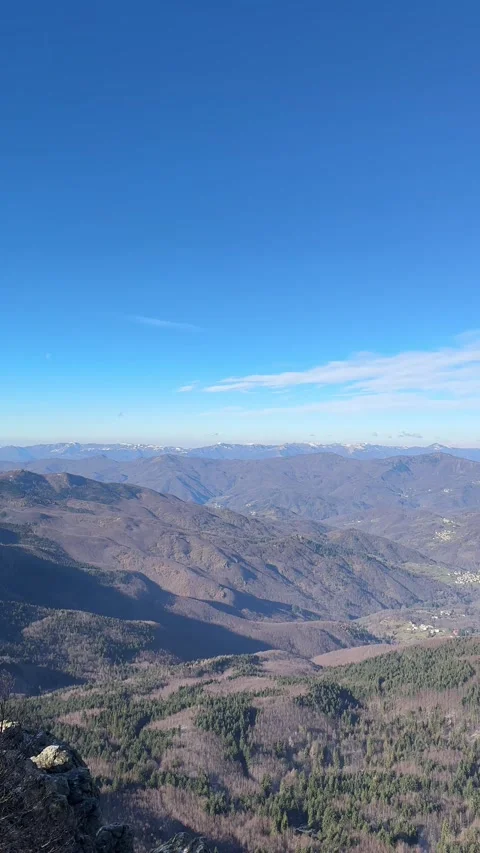 Winter Mountain View from the Summit over the Snowy Apennines Video stock 312011355
