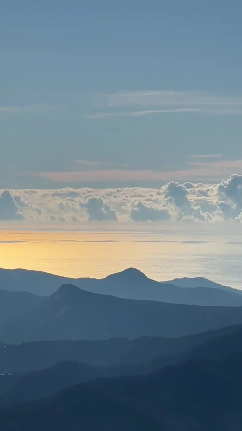 Winter Mountain View from the Summit over the Snowy Apennines Video stock 314127073