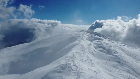 Winter mountains covered with snow. Dawn in the mountains from a bird's eye view 스톡 동영상 170722142