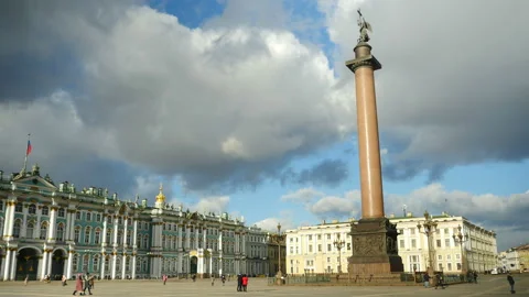 Winter Palace and Alexander Column in St. Petersburg time lapse Stock Footage 150331442
