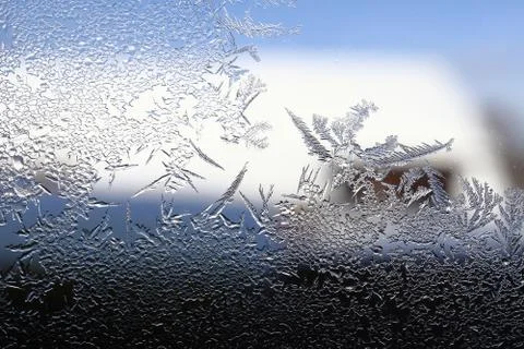 Winter pattern of ice crystals on glass Foto stock