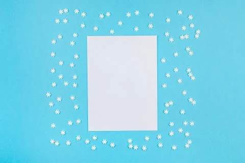 Winter pattern made of small white snowflakes Foto stock