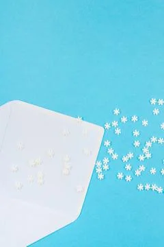 Winter pattern made of small white snowflakes Stock-Fotos