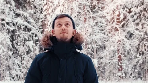 Winter portrait of handsome man with blue eyes looking around smiling confident Stock-Footage 123074792