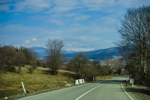 Winter road in Caucasus mountain Stock-Fotos
