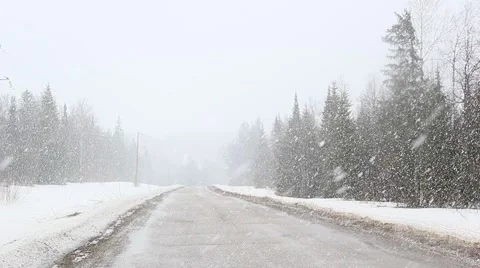 Winter road - hard snowfall 스톡 동영상 49761377