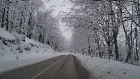 Winter road through the mountain 스톡 동영상 85322724