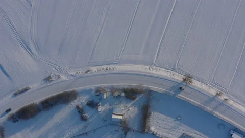 Winter road top view. long turn on a slippery snowy road. dangerous road icy Vídeo Stock 149012147