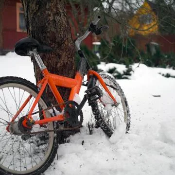 Winter scene with a bicycle 库存照片
