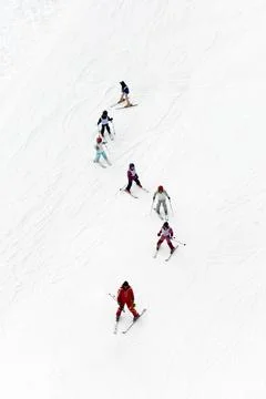 Winter scene: kids learning to ski and their instructor Stockfoto's