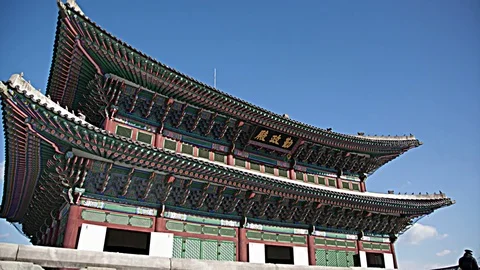 Winter scenery hyper lapse of people touring Korea Gyeongbokgung Palace. Stock Footage 77819456