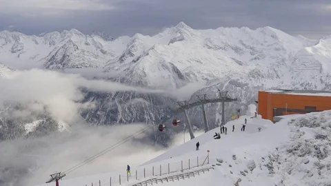 Winter ski tale in the Alps 库存影片 82711228