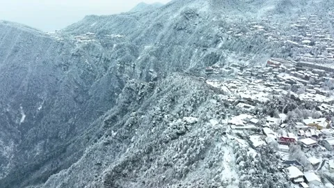 Winter snow scene of Mountain Lu 5A National Park Scenic Area Stockbeeldmateriaal 228845450