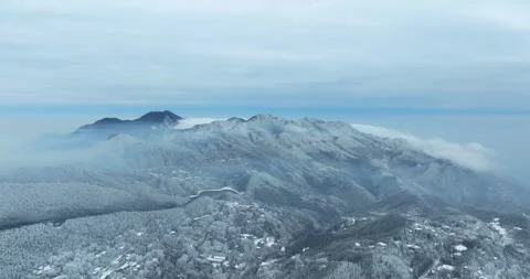 Winter snow scene in Mountain Lu National Park Scenic Area Stock Footage 260108060